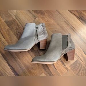 NWOT Vionic Suede Ankle Boots